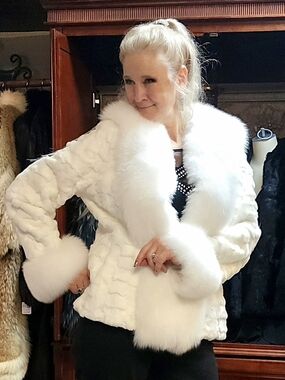 NWT Gorgeous White Mink Fur Coat with White Fox Trim sz M-L
